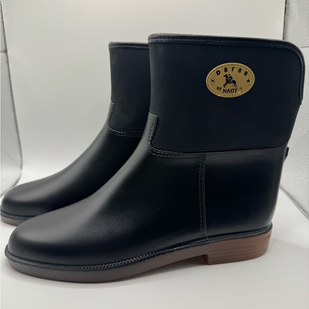 Naot Women’s Dafna Black Boots Rain Riding Equestrian Slip On 9